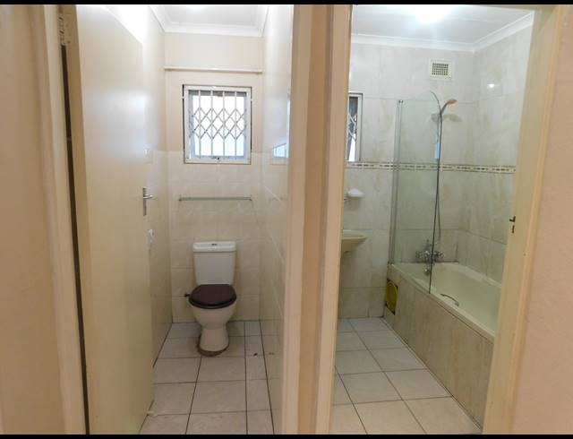 2 BEDROOM SECTIONAL TITLE TO LET IN MONTCLAIR